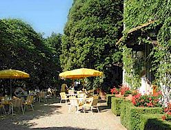 Hotel Villa Le Barone tuscan gardens